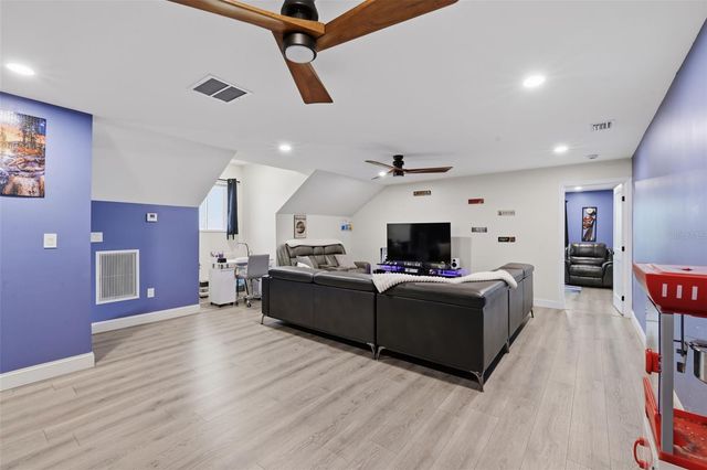 17165 LAKE IOLA ROAD, Dade City, FL 33523