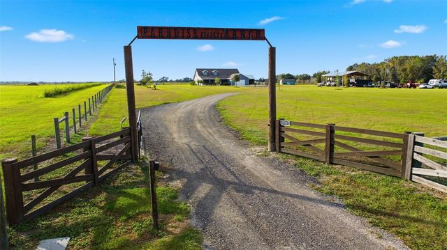 17165 LAKE IOLA ROAD, Dade City, FL 33523