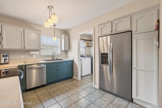 13300 Sunview Cove, Ocean Springs, MS 39565