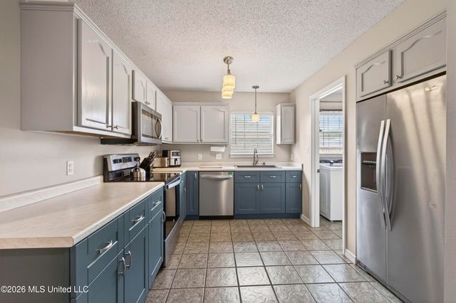 13300 Sunview Cove, Ocean Springs, MS 39565