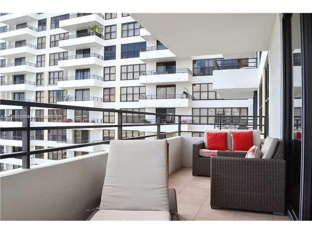 2500 PARKVIEW DR 1919, Hallandale Beach, FL 33009