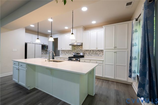 4733 Fry Landing Dr, Glen Allen, VA 23059