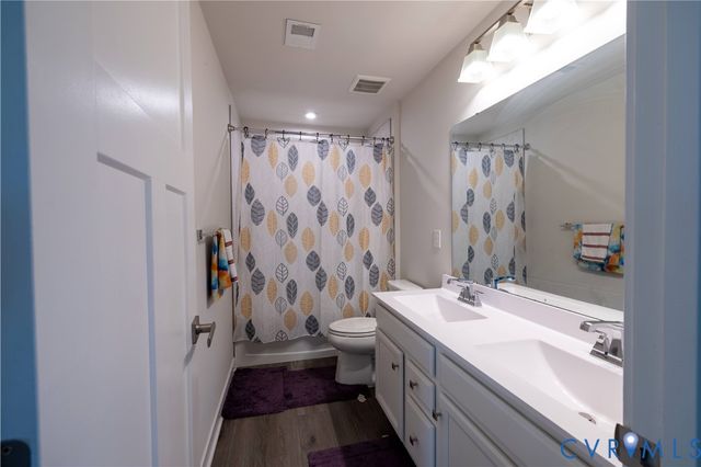 4733 Fry Landing Dr, Glen Allen, VA 23059