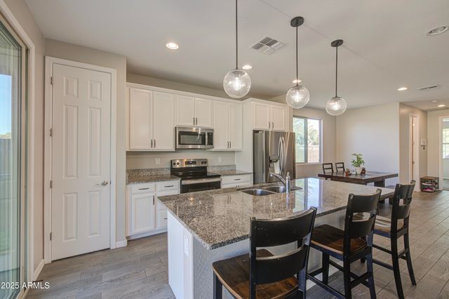 782 E BETSY Lane, Gilbert, AZ 85296