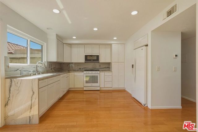 6845 Valley Circle Boulevard 22, West Hills, CA 91307