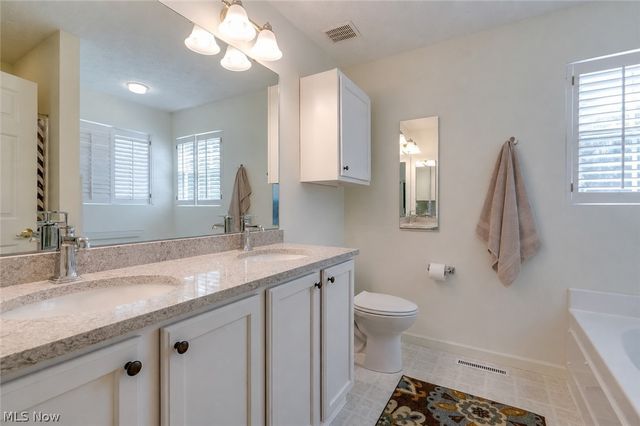 824 Willow Creek Drive, Akron, OH 44333
