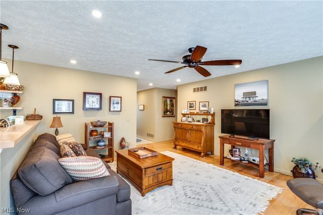 824 Willow Creek Drive, Akron, OH 44333