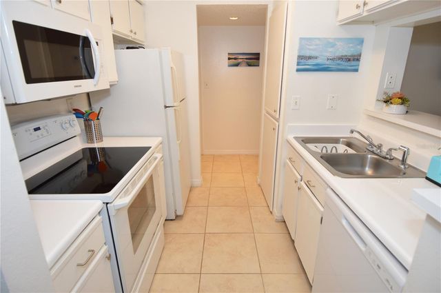 8625 MALLARD RESERVE DRIVE 101, Tampa, FL 33614