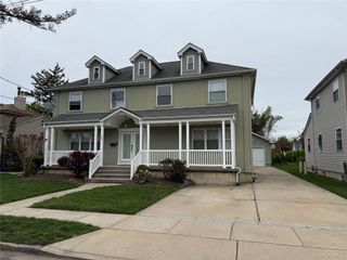 33 3rd Avenue, Westbury, NY 11590