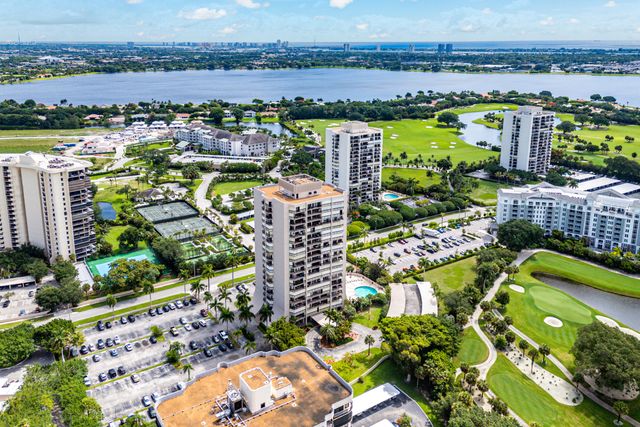 2425 Presidential Way Ph5, West Palm Beach, FL 33401