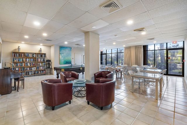 2425 Presidential Way Ph5, West Palm Beach, FL 33401