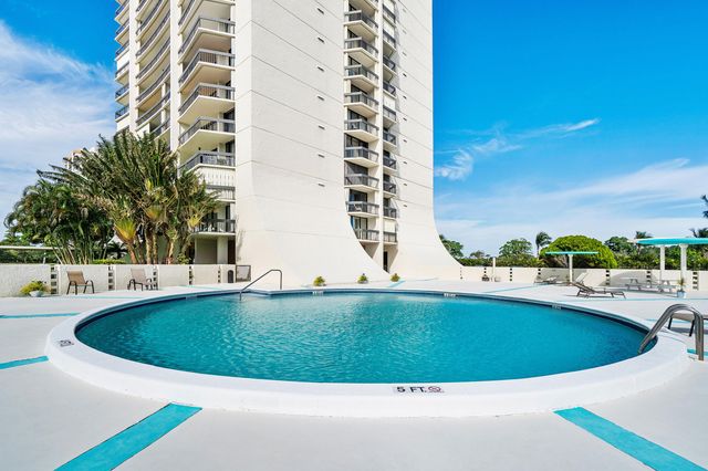 2425 Presidential Way Ph5, West Palm Beach, FL 33401