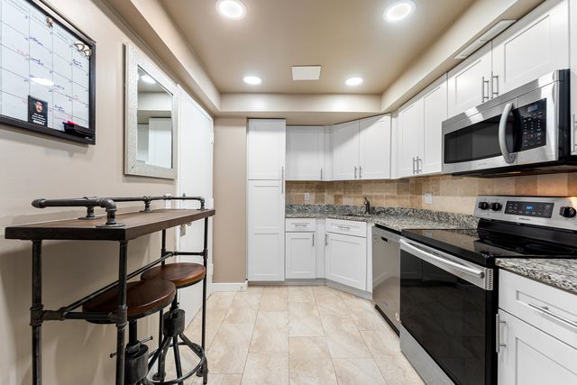 2425 Presidential Way Ph5, West Palm Beach, FL 33401