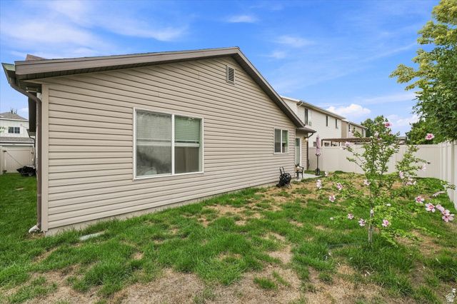 998 N CAMBRIA DR, North Salt Lake, UT 84054