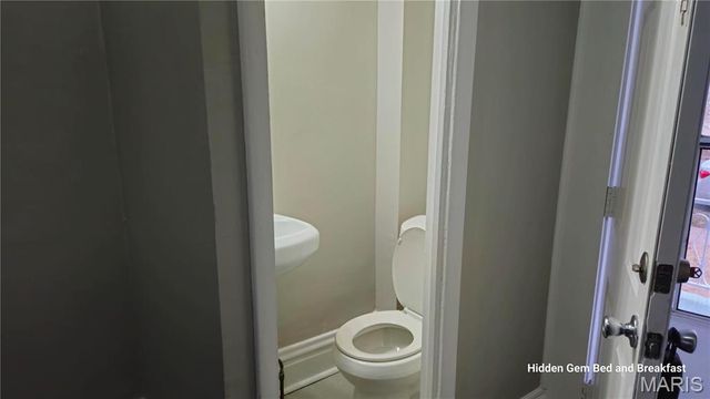 6522 Bartmer, University City, MO 63130