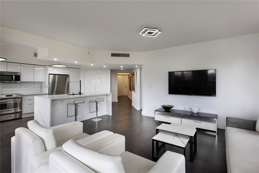 19900 E Country Club Dr 311, Aventura, FL 33180