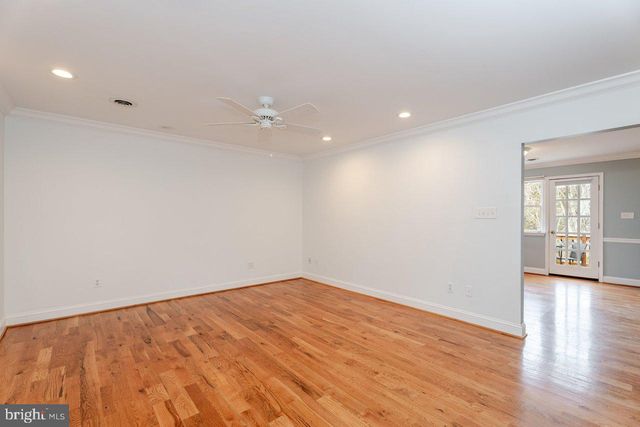 121 SPIKER LN, Strasburg, VA 22657