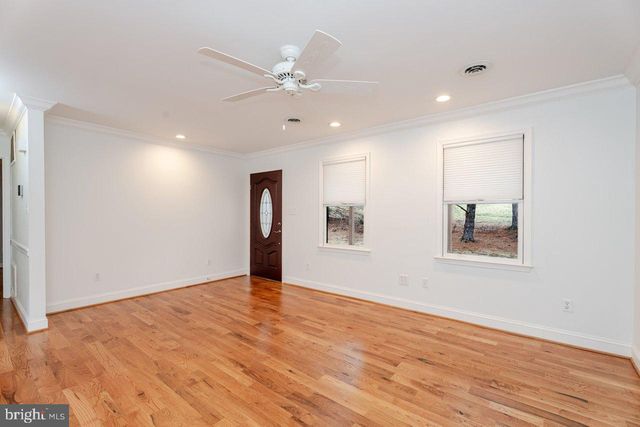 121 SPIKER LN, Strasburg, VA 22657