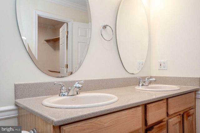 121 SPIKER LN, Strasburg, VA 22657