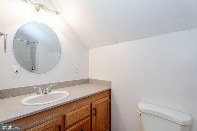 121 SPIKER LN, Strasburg, VA 22657