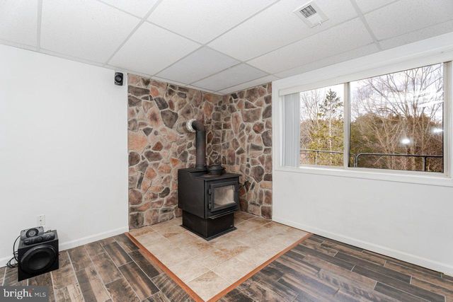 121 SPIKER LN, Strasburg, VA 22657