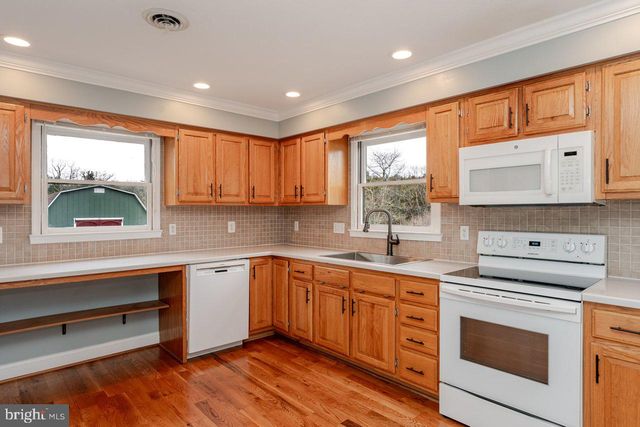 121 SPIKER LN, Strasburg, VA 22657