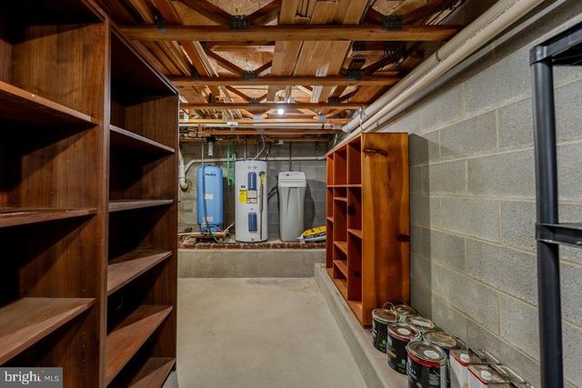 121 SPIKER LN, Strasburg, VA 22657