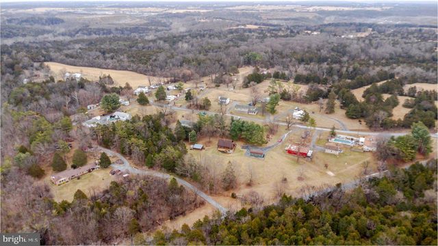 121 SPIKER LN, Strasburg, VA 22657