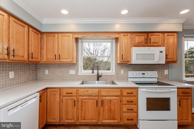 121 SPIKER LN, Strasburg, VA 22657