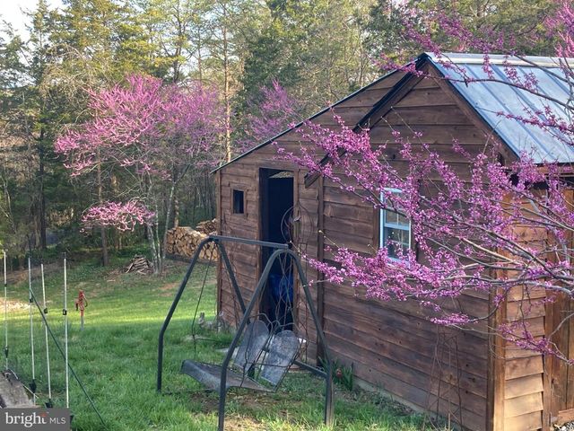 121 SPIKER LN, Strasburg, VA 22657