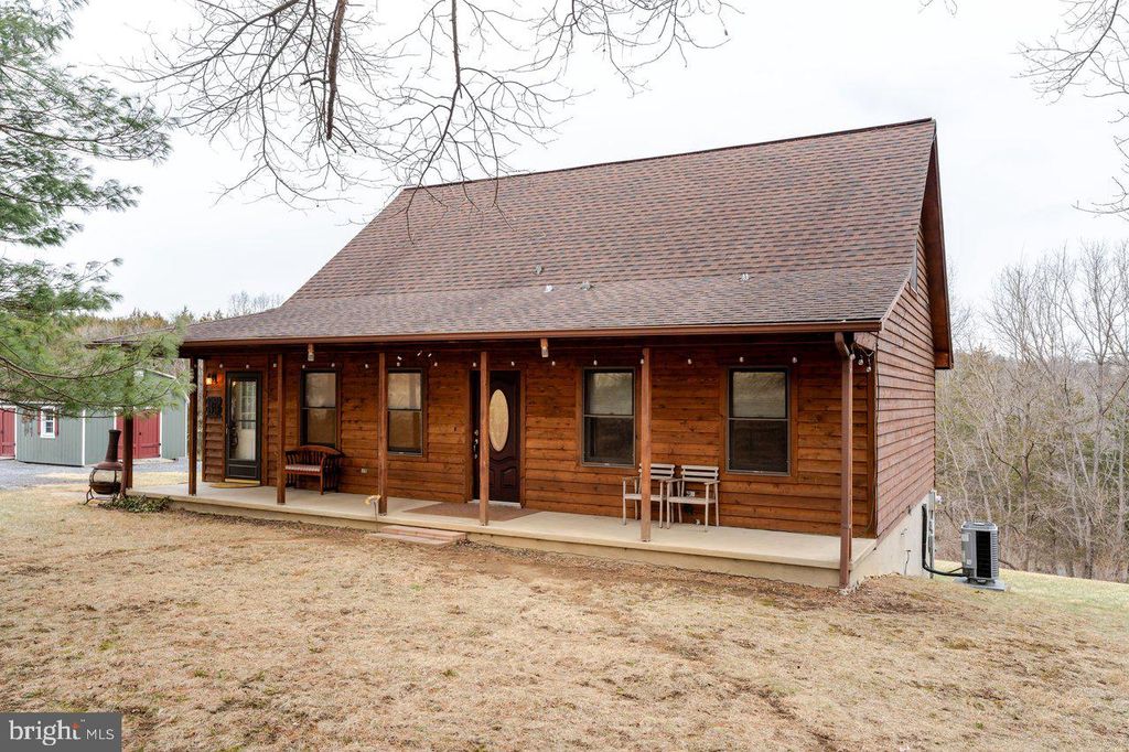 121 SPIKER LN, Strasburg, VA 22657