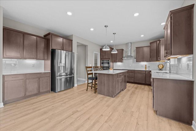 819 Spancil Hill View, Woodbury, MN 55129