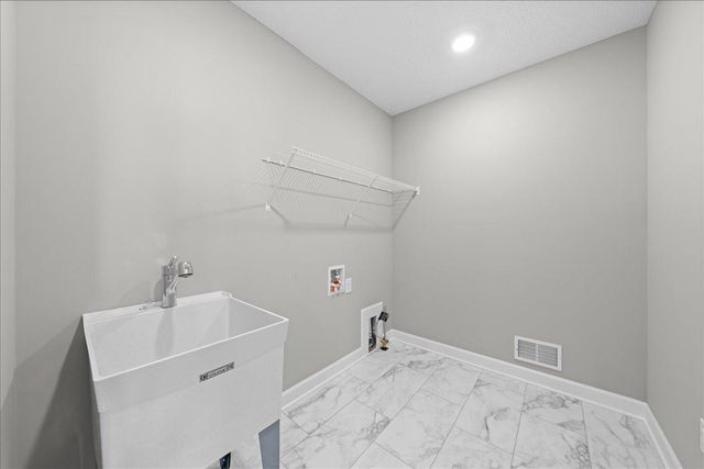 819 Spancil Hill View, Woodbury, MN 55129
