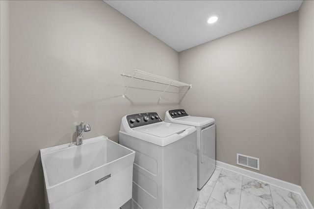 819 Spancil Hill View, Woodbury, MN 55129