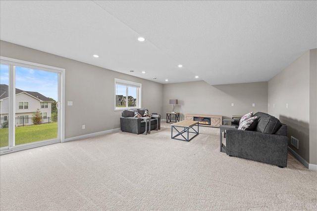 819 Spancil Hill View, Woodbury, MN 55129