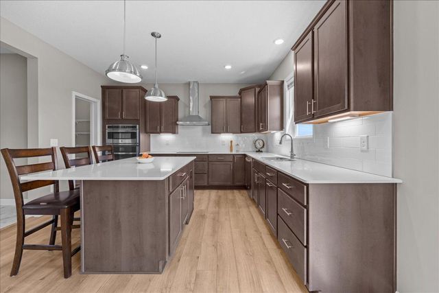 819 Spancil Hill View, Woodbury, MN 55129