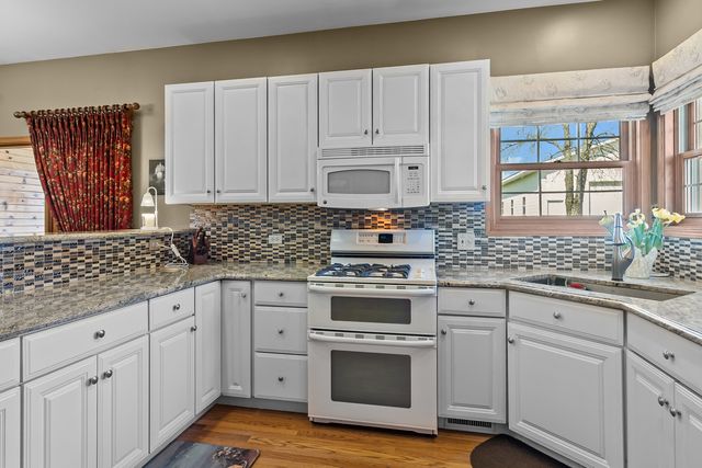 41604 N Hunt Club Road, Wadsworth, IL 60083