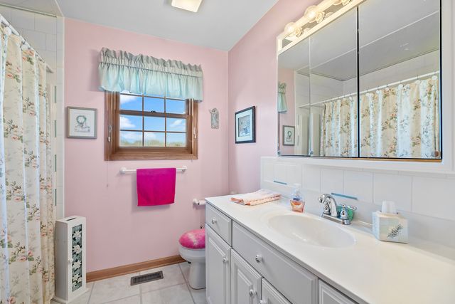 41604 N Hunt Club Road, Wadsworth, IL 60083