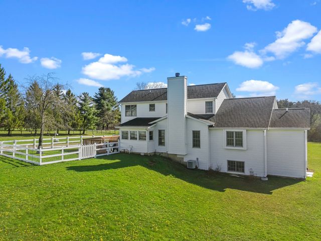 41604 N Hunt Club Road, Wadsworth, IL 60083