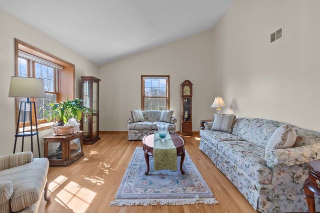 41604 N Hunt Club Road, Wadsworth, IL 60083