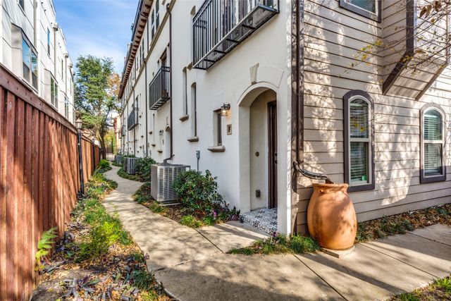 5922 Ross Avenue B, Dallas, TX 75206