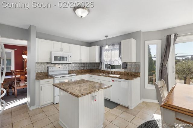 1022 Pointe Place Boulevard, Rochester, MI 48307