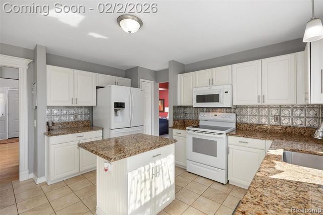 1022 Pointe Place Boulevard, Rochester, MI 48307