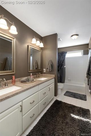 1022 Pointe Place Boulevard, Rochester, MI 48307