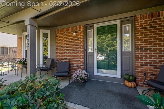 1022 Pointe Place Boulevard, Rochester, MI 48307
