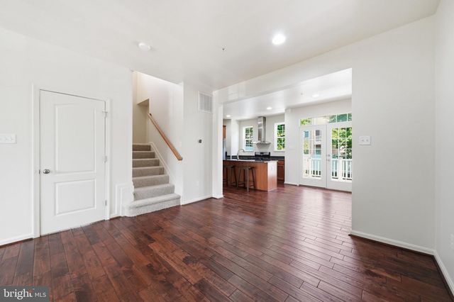 9810 SOLAR CRSE, Laurel, MD 20723