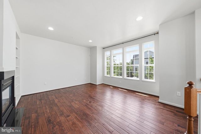 9810 SOLAR CRSE, Laurel, MD 20723