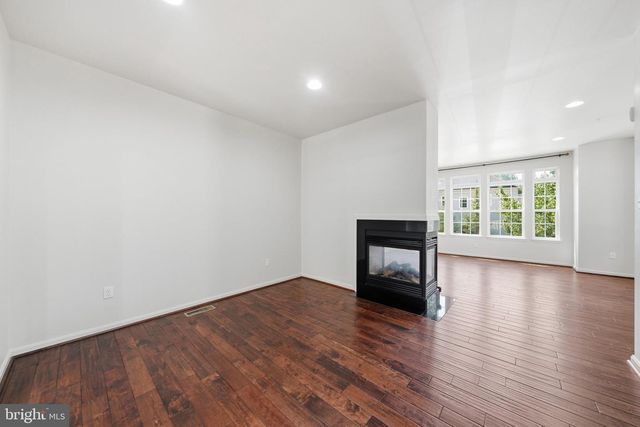 9810 SOLAR CRSE, Laurel, MD 20723