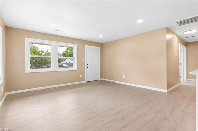 213 Shawen DR, Hampton, VA 23669