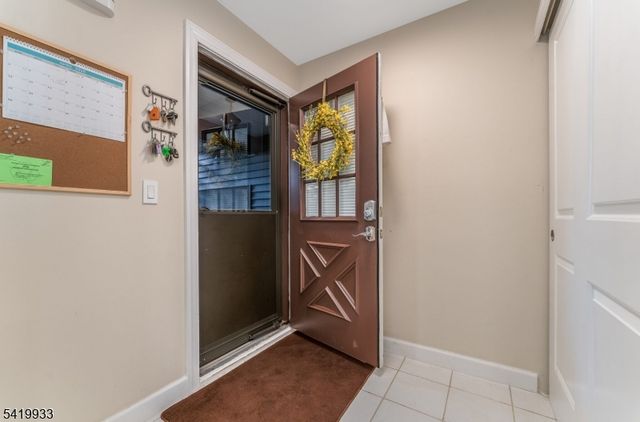 13 Ridgedale Dr, Clinton Twp., NJ 08801